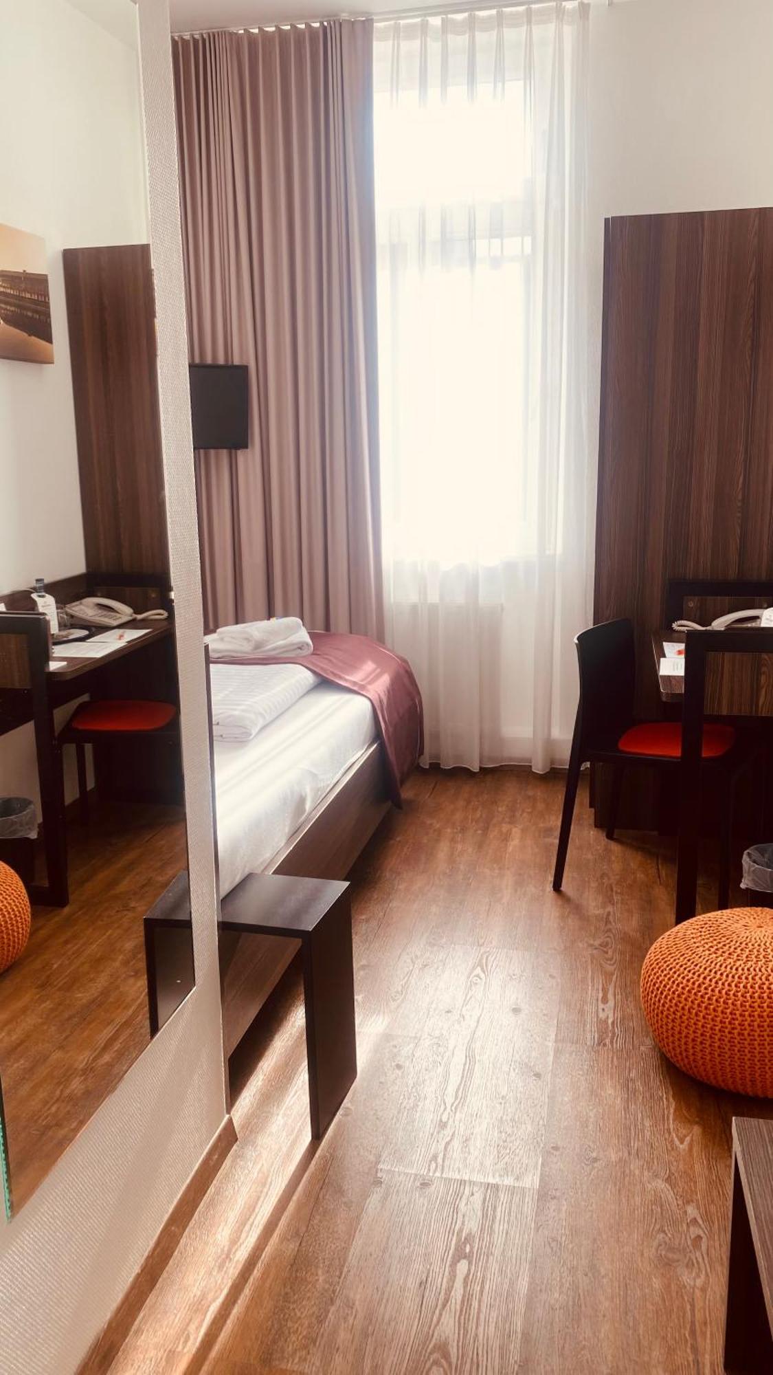 Sevendays Hotel Карлсруэ Экстерьер фото
