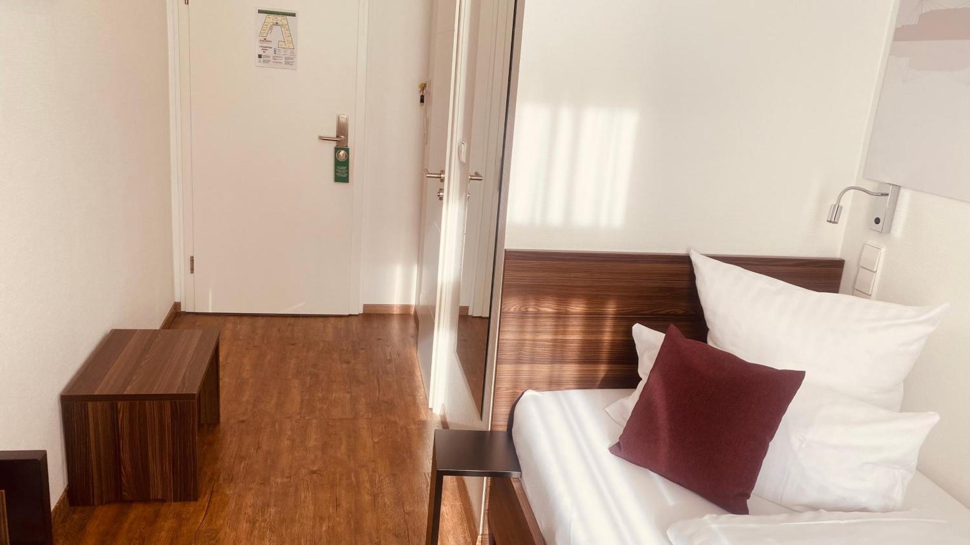 Sevendays Hotel Карлсруэ Экстерьер фото
