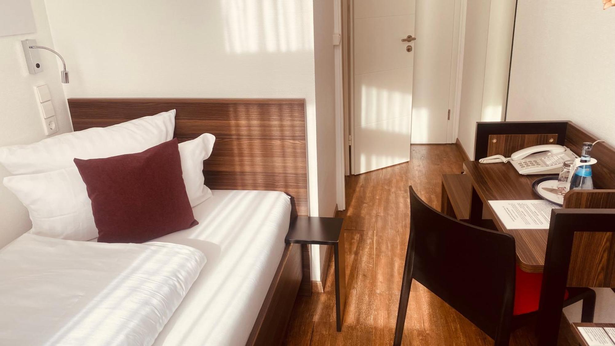 Sevendays Hotel Карлсруэ Экстерьер фото
