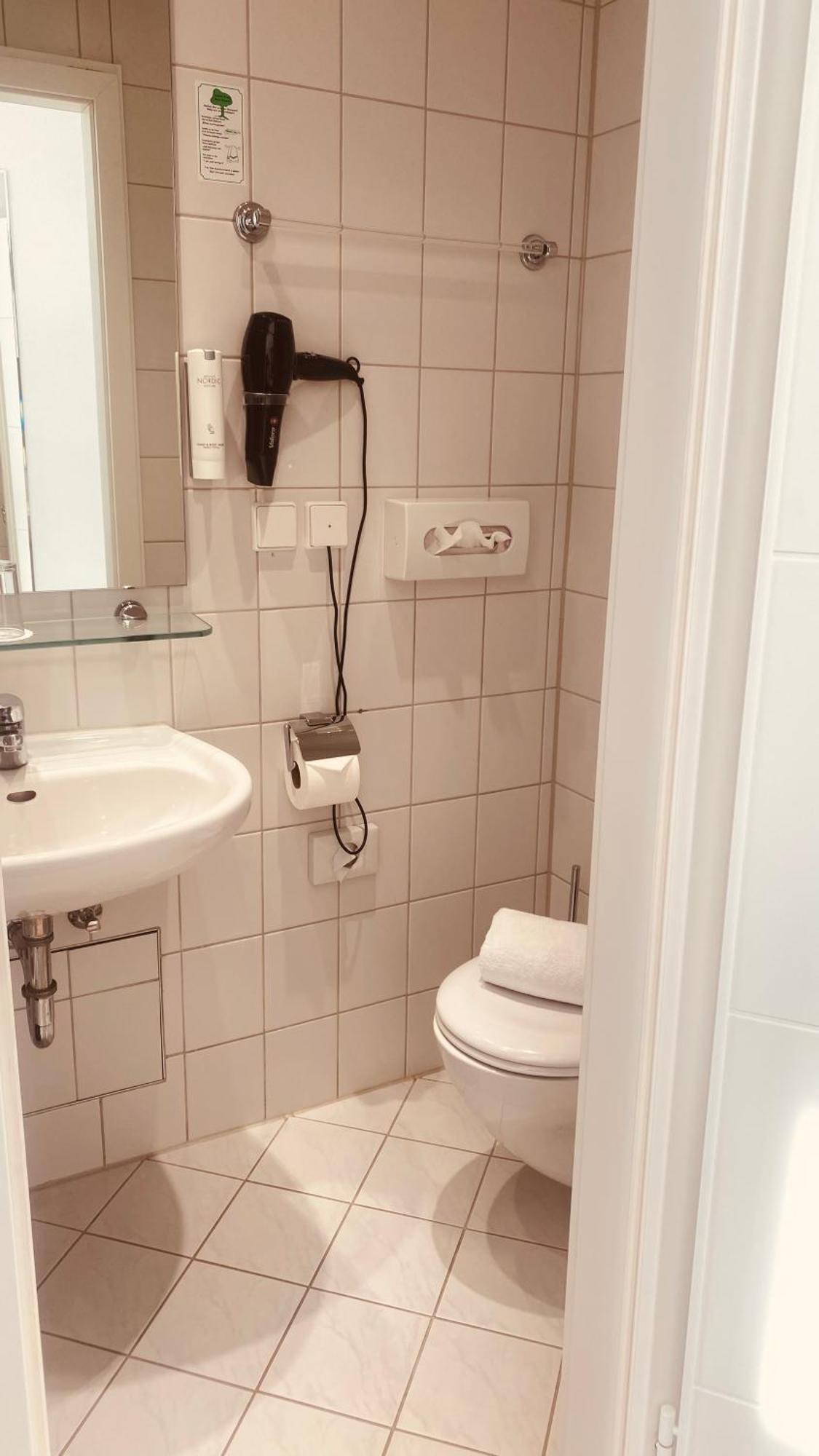 Sevendays Hotel Карлсруэ Экстерьер фото
